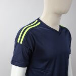 ⁦طقم رياضي (تيشيرت وشورت) للشباب لون كحلي وأصفر فسفوري⁩ - الصورة ⁦11⁩