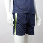 ⁦طقم رياضي (تيشيرت وشورت) للشباب لون كحلي وأصفر فسفوري⁩ - الصورة ⁦12⁩