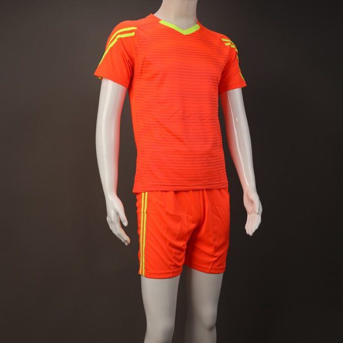 ⁦طقم رياضي (تيشيرت وشورت) للشباب لون برتقالي واصفر⁩ - الصورة ⁦3⁩