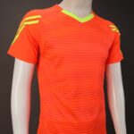 ⁦طقم رياضي (تيشيرت وشورت) للشباب لون برتقالي واصفر⁩ - الصورة ⁦5⁩