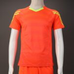 ⁦طقم رياضي (تيشيرت وشورت) للشباب لون برتقالي واصفر⁩ - الصورة ⁦8⁩