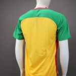 ⁦طقم رياضي (تيشيرت وشورت) للشباب لون أصفر وأحمر وأخضر⁩ - الصورة ⁦4⁩