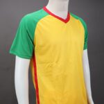 ⁦طقم رياضي (تيشيرت وشورت) للشباب لون أصفر وأحمر وأخضر⁩ - الصورة ⁦7⁩