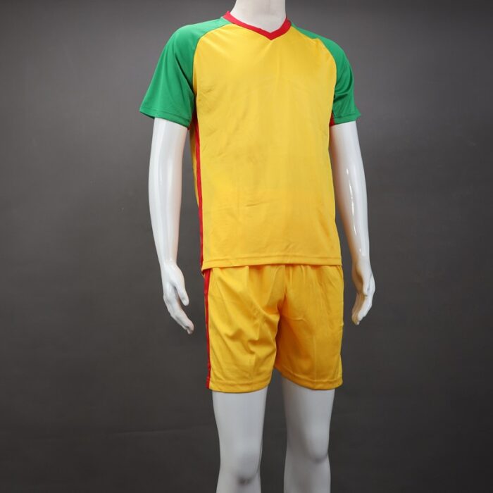 ⁦طقم رياضي (تيشيرت وشورت) للشباب لون أصفر وأحمر وأخضر⁩ - الصورة ⁦10⁩