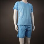 ⁦طقم رياضي (تيشيرت وشورت) للشباب لون أزرق فاتح وأبيض⁩ - الصورة ⁦4⁩