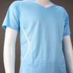 ⁦طقم رياضي (تيشيرت وشورت) للشباب لون أزرق فاتح وأبيض⁩ - الصورة ⁦5⁩