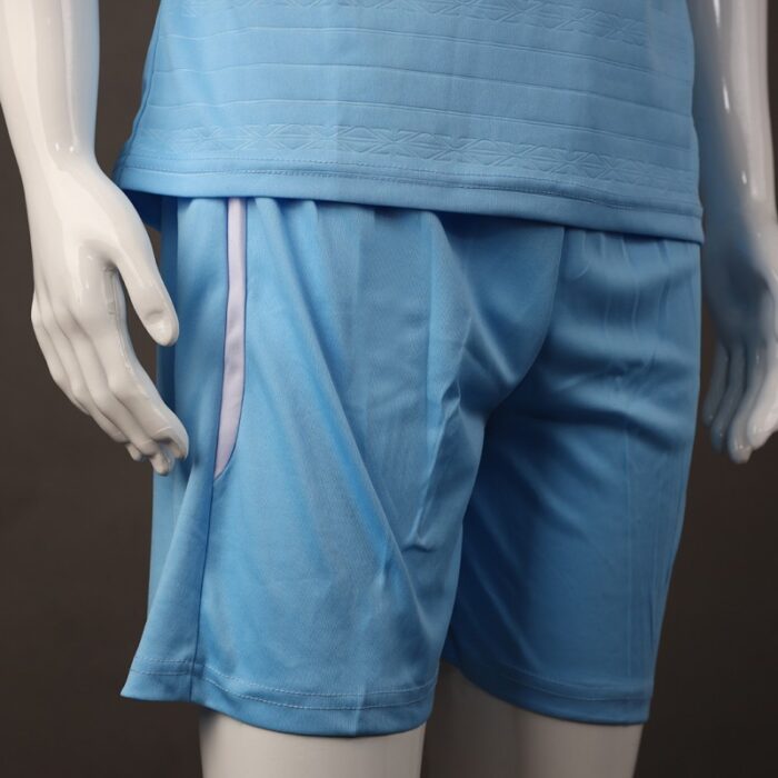 ⁦طقم رياضي (تيشيرت وشورت) للشباب لون أزرق فاتح وأبيض⁩ - الصورة ⁦8⁩