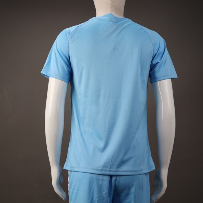 ⁦طقم رياضي (تيشيرت وشورت) للشباب لون أزرق فاتح وأبيض⁩ - الصورة ⁦11⁩