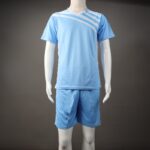 ⁦طقم رياضي (تيشيرت وشورت) للشباب لون أزرق وأبيض⁩ - الصورة ⁦9⁩