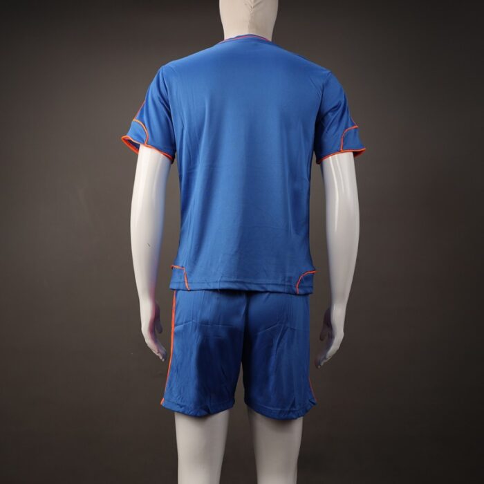 ⁦طقم رياضي (تيشيرت وشورت) للشباب لون أزرق وبرتقالي⁩ - الصورة ⁦12⁩