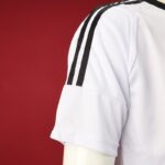 ⁦طقم رياضي (تيشيرت وشورت) للشباب لون أبيض وأسود⁩ - الصورة ⁦5⁩