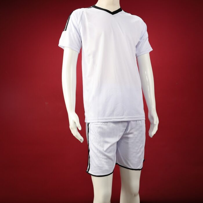 ⁦طقم رياضي (تيشيرت وشورت) للشباب لون أبيض وأسود⁩ - الصورة ⁦8⁩