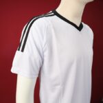 ⁦طقم رياضي (تيشيرت وشورت) للشباب لون أبيض وأسود⁩ - الصورة ⁦14⁩