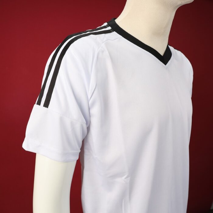 ⁦طقم رياضي (تيشيرت وشورت) للشباب لون أبيض وأسود⁩ - الصورة ⁦14⁩