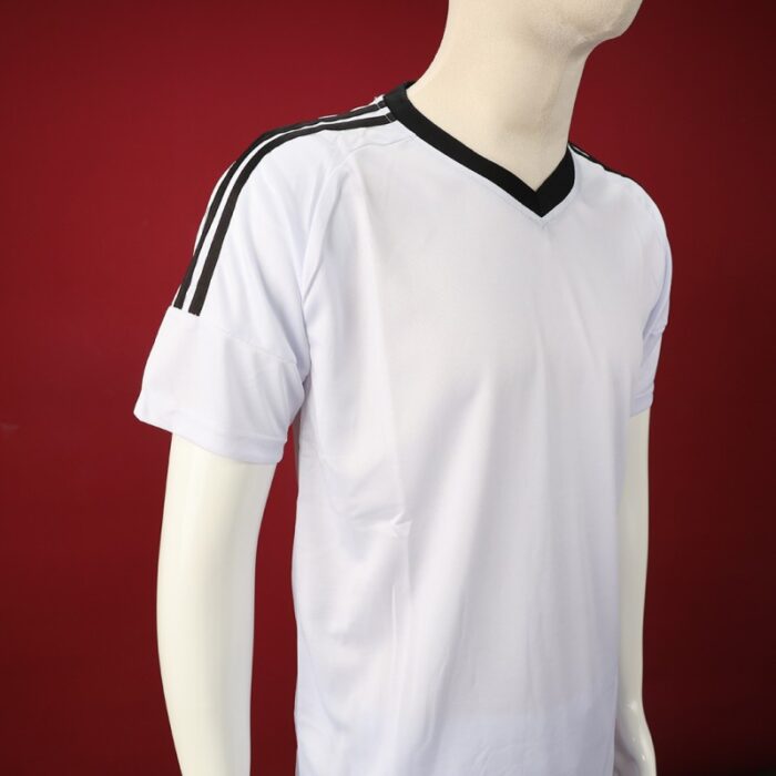 ⁦طقم رياضي (تيشيرت وشورت) للشباب لون أبيض وأسود⁩ - الصورة ⁦16⁩