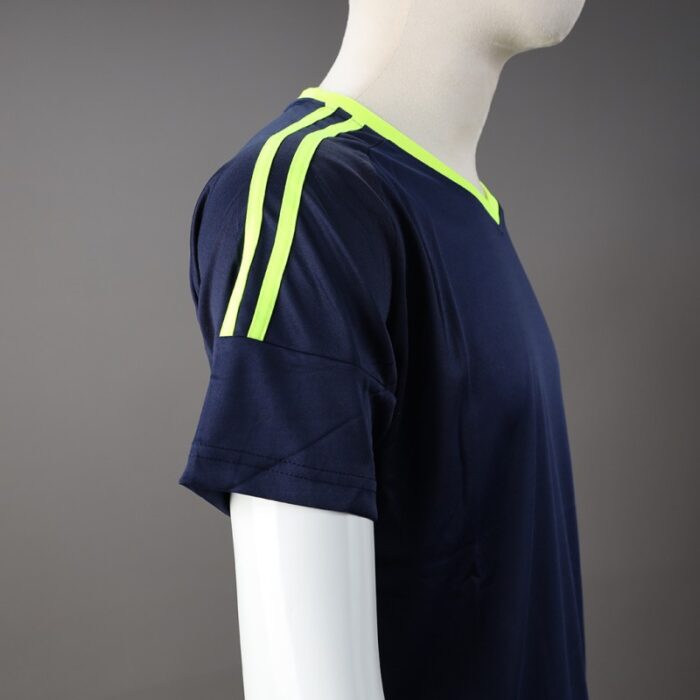 ⁦طقم رياضي (تيشيرت وشورت) للشباب لون كحلي وأصفر فسفوري⁩ - الصورة ⁦9⁩