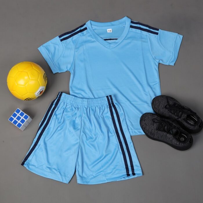 10337321_67dc5e99add46 طقم رياضي (تيشيرت وشورت) للأطفال لون أزرق سماوي وأزرق - الصورة 1