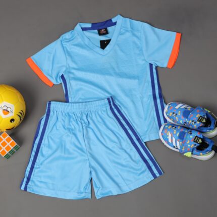 طقم رياضي (تيشيرت وشورت) للأطفال لون أزرق سماوي وكحلي