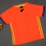 ⁦طقم رياضي (تيشيرت وشورت) للأطفال لون برتقالي وأصفر⁩ - الصورة ⁦7⁩