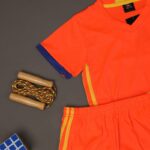 ⁦طقم رياضي (تيشيرت وشورت) للأطفال لون برتقالي وأصفر⁩ - الصورة ⁦8⁩