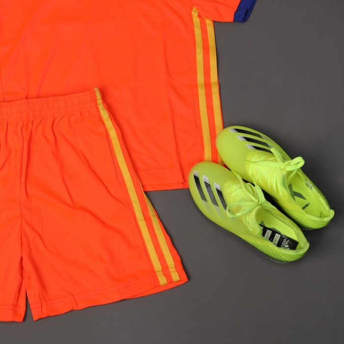 ⁦طقم رياضي (تيشيرت وشورت) للأطفال لون برتقالي وأصفر⁩ - الصورة ⁦11⁩