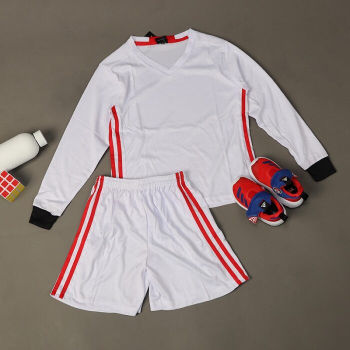 ⁦طقم رياضي (تيشيرت وشورت) للأطفال لون أبيض وأحمر⁩ - الصورة ⁦6⁩