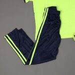 ⁦طقم رياضي (تيشيرت وبنطلون) للأطفال لون أصفر وأسود⁩ - الصورة ⁦4⁩