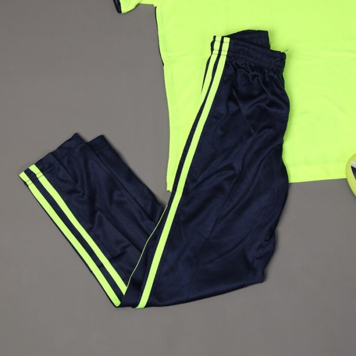 ⁦طقم رياضي (تيشيرت وبنطلون) للأطفال لون أصفر وأسود⁩ - الصورة ⁦4⁩