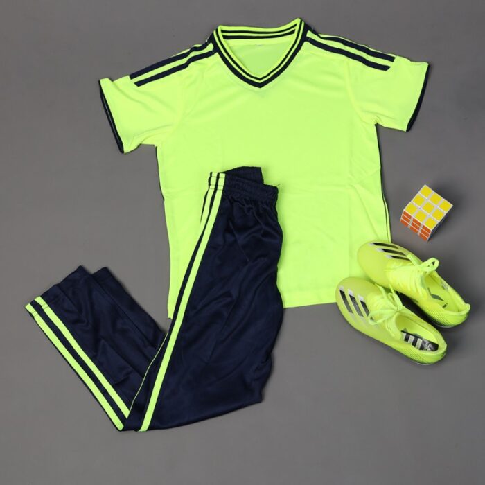 ⁦طقم رياضي (تيشيرت وبنطلون) للأطفال لون أصفر وأسود⁩ - الصورة ⁦5⁩