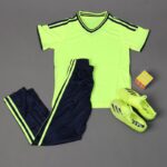 ⁦طقم رياضي (تيشيرت وبنطلون) للأطفال لون أصفر وأسود⁩ - الصورة ⁦7⁩