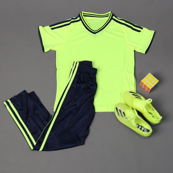 ⁦طقم رياضي (تيشيرت وبنطلون) للأطفال لون أصفر وأسود⁩ - الصورة ⁦7⁩