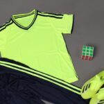 ⁦طقم رياضي (تيشيرت وبنطلون) للأطفال لون أصفر وأسود⁩ - الصورة ⁦8⁩