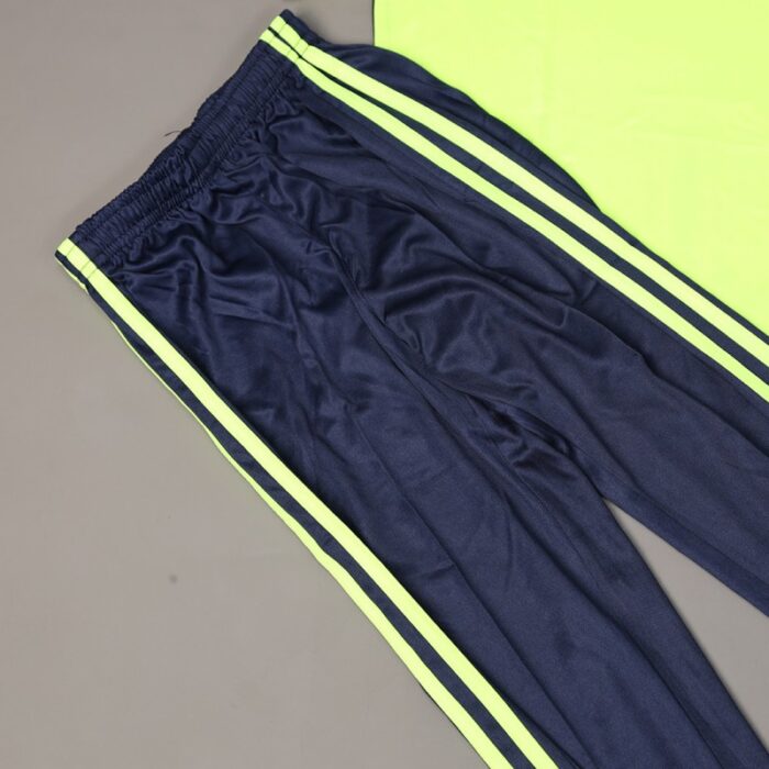 ⁦طقم رياضي (تيشيرت وبنطلون) للأطفال لون أصفر وأسود⁩ - الصورة ⁦10⁩