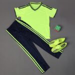 ⁦طقم رياضي (تيشيرت وبنطلون) للأطفال لون أصفر وأسود⁩ - الصورة ⁦13⁩