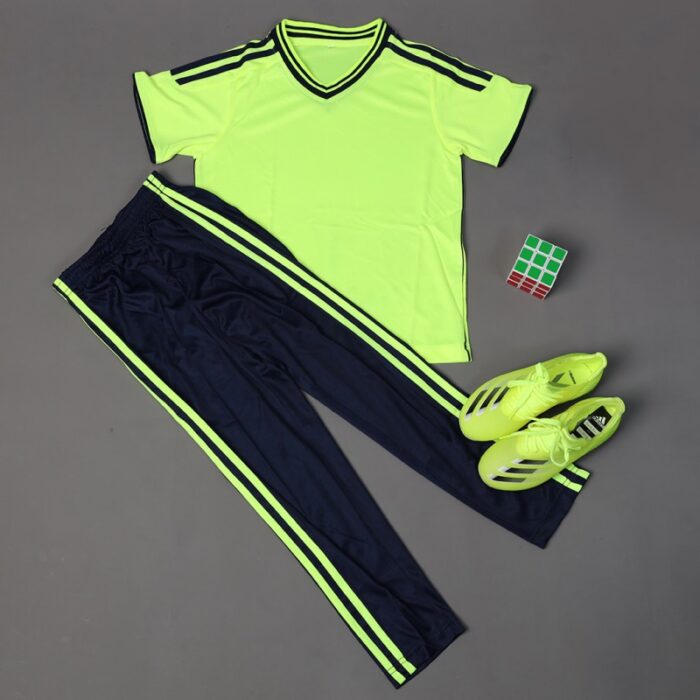 ⁦طقم رياضي (تيشيرت وبنطلون) للأطفال لون أصفر وأسود⁩ - الصورة ⁦13⁩