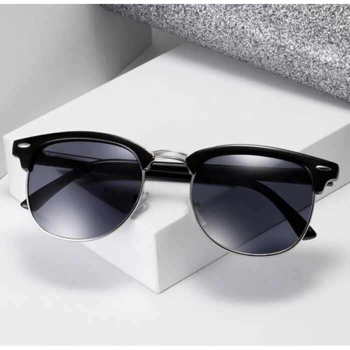 103374497_67dc600c4c1e6 نظارة شمسية للجنسين لون أسود مع فضي - الصورة 1