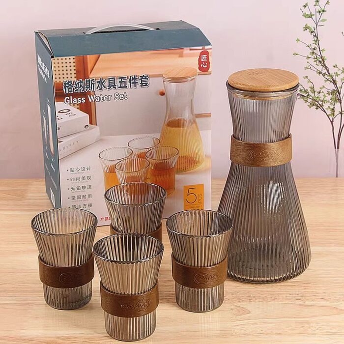 103374553_67dc605bb23eb طقم شاف ماء مع 6 كاسات لون سكني - الصورة 1