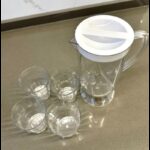 ⁦طقم شاف بلاستيك مع غطاء مع 4 كاسات لون شفاف⁩ - الصورة ⁦2⁩