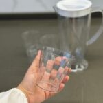 ⁦طقم شاف بلاستيك مع غطاء مع 4 كاسات لون شفاف⁩ - الصورة ⁦3⁩