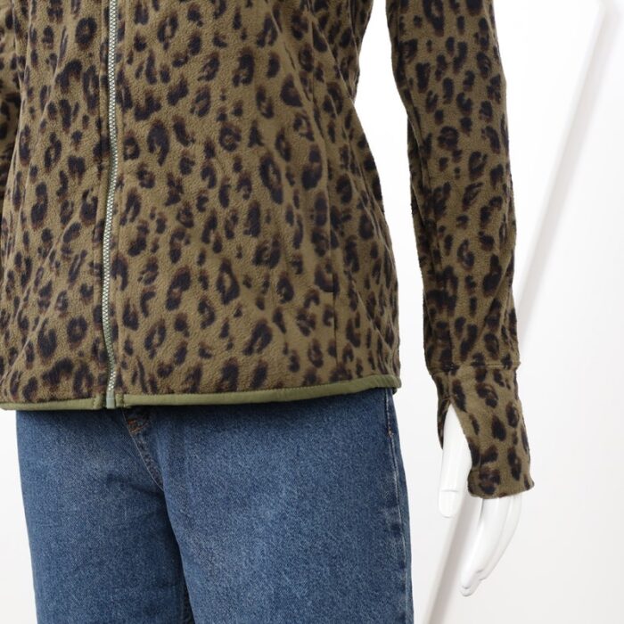 ⁦بلوزة فيليز بأكمام وقبة طويلة للنساء لون مموه زيتي واسود⁩ - الصورة ⁦3⁩