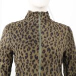 ⁦بلوزة فيليز بأكمام وقبة طويلة للنساء لون مموه زيتي واسود⁩ - الصورة ⁦6⁩