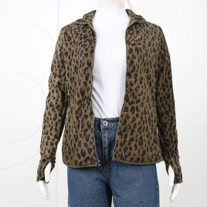 ⁦بلوزة فيليز بأكمام وقبة طويلة للنساء لون مموه زيتي واسود⁩ - الصورة ⁦11⁩