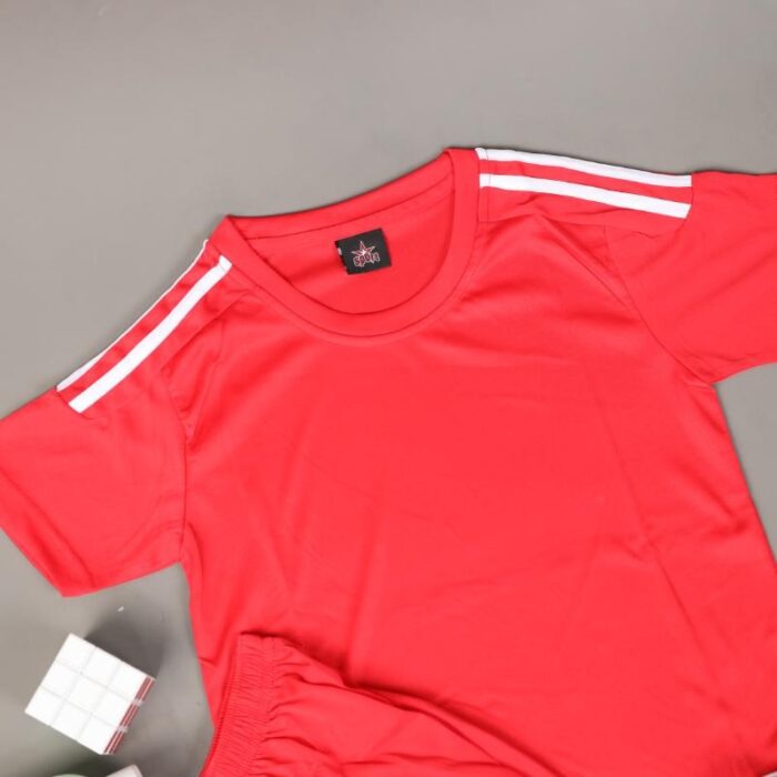 103374611_67dc609886353 طقم رياضي (تيشيرت وشورت) للشباب لون أحمر - الصورة 1