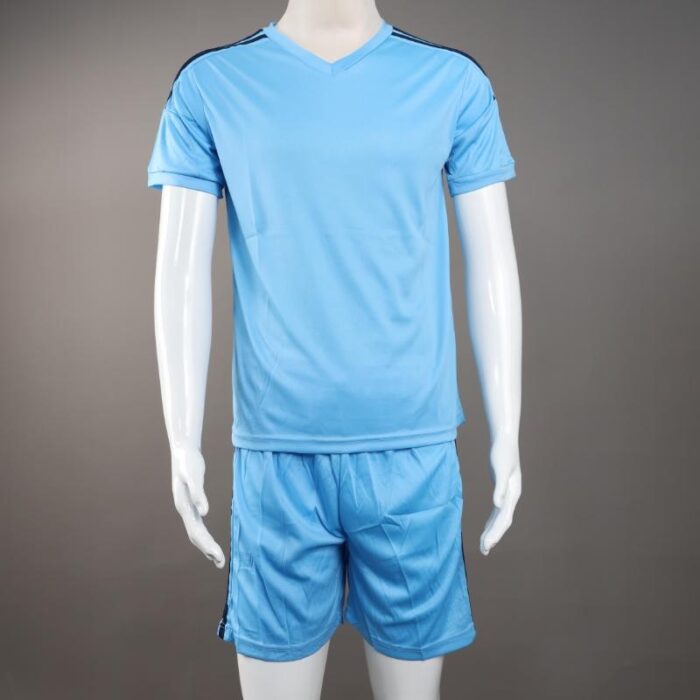 ⁦طقم رياضي (تيشيرت وشورت) للشباب لون أزرق فاتح⁩ - الصورة ⁦2⁩