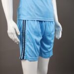 ⁦طقم رياضي (تيشيرت وشورت) للشباب لون أزرق فاتح⁩ - الصورة ⁦6⁩
