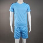 ⁦طقم رياضي (تيشيرت وشورت) للشباب لون أزرق فاتح⁩ - الصورة ⁦8⁩