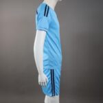 ⁦طقم رياضي (تيشيرت وشورت) للشباب لون أزرق فاتح⁩ - الصورة ⁦9⁩