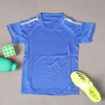 ⁦طقم رياضي (تيشيرت وشورت) للشباب لون أزرق⁩ - الصورة ⁦4⁩