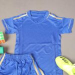 ⁦طقم رياضي (تيشيرت وشورت) للشباب لون أزرق⁩ - الصورة ⁦10⁩