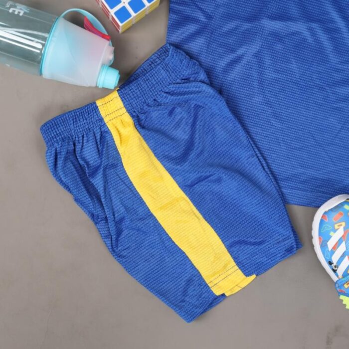 ⁦طقم رياضي (تيشيرت وشورت) للأطفال لون أزرق⁩ - الصورة ⁦3⁩